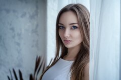 Blue Eyes Brunette Girl