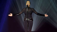 Sade Adu (Sade Concert Bring Me )