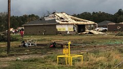 Deadly tornadoes hit Texas and Oklahoma, flatten buildings | FOX40