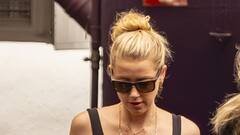 Amber Heard continues to walk with crutch as she steps out in ...