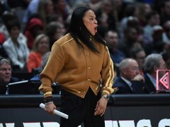 Gamecocks coach Dawn Staley holds court at SEC Media Day (AUDIO ...