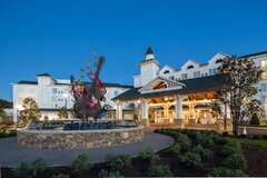 DOLLYWOOD'S DREAMMORE RESORT & SPA - Updated 2024 Prices & Reviews ...