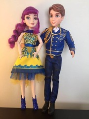 Descendants Two-pack Ben Auradon Prep and Mal Isle of the Lost (Descendants 2 Dolls King Ben Auradon Prep Mal)