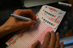 Mega Millions jackpot climbs to $792 million after no big winner ...