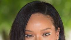 Rihanna (Rihanna Louis Vuitton White Eyeliner)