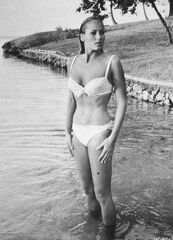 James Bond: The history behind Ursula Andress' bikini in "Dr. No ...