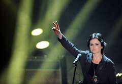 Dolores O'Riordan (The Cranberries)